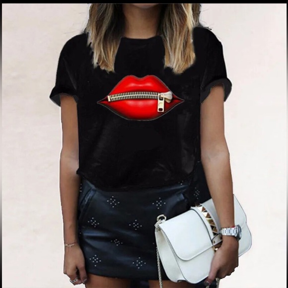 Mohair Pear Boutique Tops - 💋Rare ZIPPED UP LIPS Short Sleeve BLACK TSHIRT 💯 Cotton